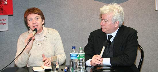 Moderatorin Margarete von Schwarzkopf moderierte die Buchvorstellugn mit Ken Follett in der Münchner Buchhandlung Hugendubel (Foto: MartiN Schmitz)